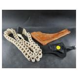 Lot with 2 holsters and a shotgun shell bandolier,