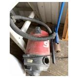 Lot of 2: 6 gallon shop vac and heavy flooring rol