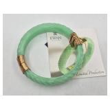 Lovely Chinese jade dangle bracelet with an engrav