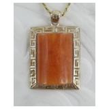 14kt Gold necklace with agate center stone, total