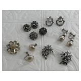 Lot with several pairs of vintage clip on earrings
