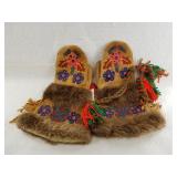 Stunning pair of Athabaskan musher's mittens hand