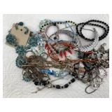 Lot with many fashion necklaces