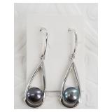 Sterling silver  and black pearl earrings new in p