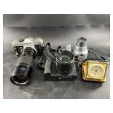 Lot with several vintage cameras