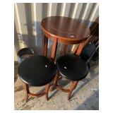 Bar table and 2 stools in good condition