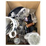 Lot with assorted home dï¿½cor and artisan glass vas