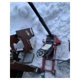 Light weight floor jack in good working order