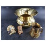 Lot with a brass spittoon, creamer pitcher etc.