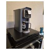 Coffee pod coffee maker in excellent condition wit