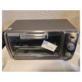 Black + Decker toaster oven with trays. Almost new
