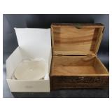Lot with a Chinese camphor wood box with Chinese b
