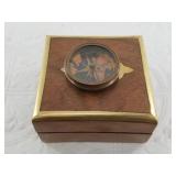 Lot with a pocket compass and a whistle made from