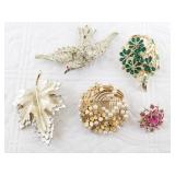Lot of 5 fashion brooches: includes Trifari