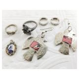 Small lot of jewelry