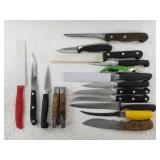 Assortment of mostly kitchen knives