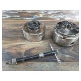 2 Lathe chucks with 1 key