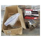 Lot with a lathe chuck, a key for same, etc.