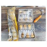 Lot with mostly wood hand carving tools