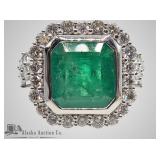 Gem quality Emerald and Diamond ring, size 7 set i