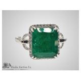 18kt Gold, emerald and diamond ring, size 7, the p