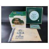 Mixed lot with Christmas village, collector