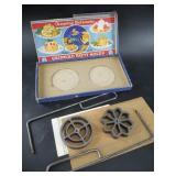 Griswold 2 set patty mold in original box with ori
