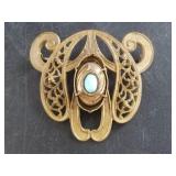 A beautiful Art Nouveau brooch with a faceted cent