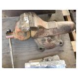 Heavy duty bench vise, 5' jaws