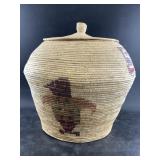 Nelson Island large lidded medium weave grass bask