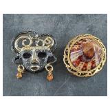 Pair of vintage fashion brooches