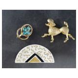 3 Gold-tone vintage brooches