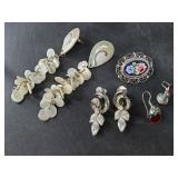 Lot of fashion jewelry