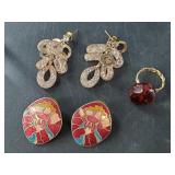Lot of fashion jewelry