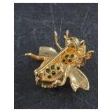 An adorable 14kt gold, emerald Bee pin with a tota