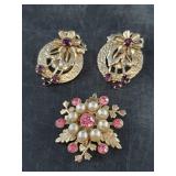 Pair of vintage fashion brooches