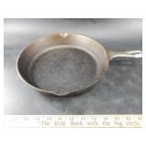 Cast iron pan