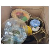 Assorted household dï¿½cor