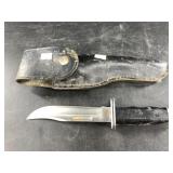 Buck 119 hunting knife with correct leather sheath