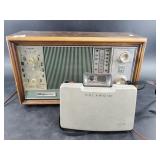 Vintage radio and polariod camera, untested
