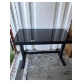 Motorized sitting/standing desk with 4 presets, 48