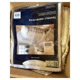 Enormous lot full of bedding and home dï¿½cor includ