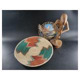 Southwestern dï¿½cor: grass basket tray, decorative
