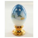 Fenton  Hand-Painted Art Glass Egg #121
