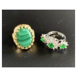Lot with 2 rings, 1 with large malachite stone siz
