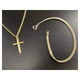14kt Gold plate chain bracelet with gold tone cros