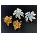 2 Pairs of vintage earrings, the gold-toned pair w