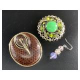 2 Vintage brooches: 1 by Lisner