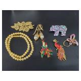 Collection of vintage brooches and an ivory bead n