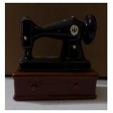 Sewing Machine S&P Shaker set